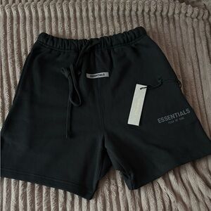 Black essentials shorts